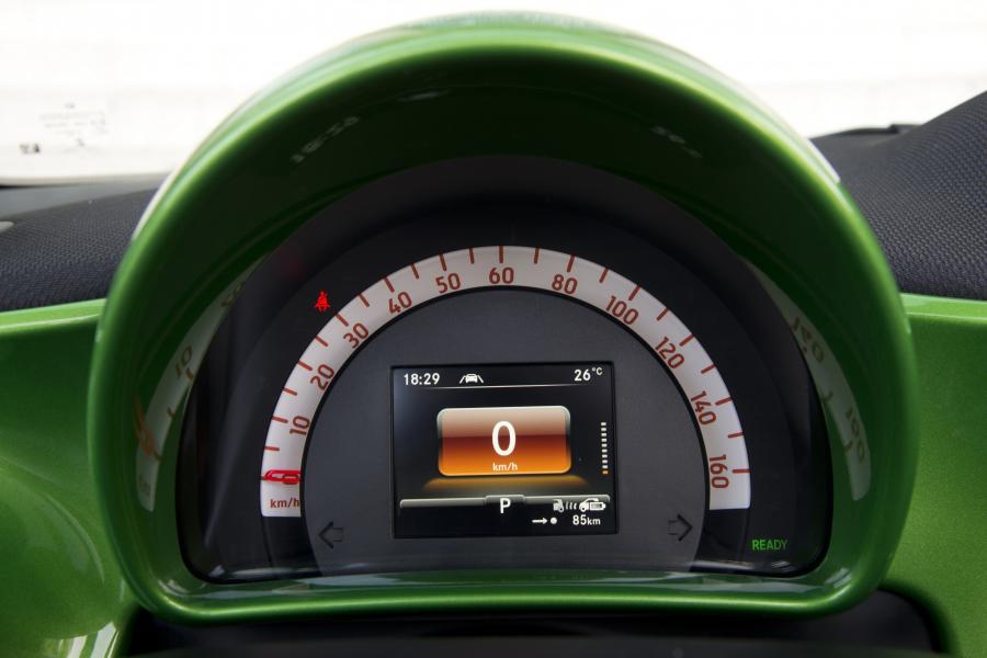 Панель приборов Smart ForTwo Prime Cabrio Electric Drive 2017 года  (WW) (фото 3 из 35)